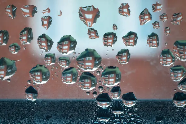 Gouttes de condensation sur une vitre