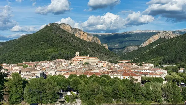 Vue de Digne-les-Bains, chef-lieu du département